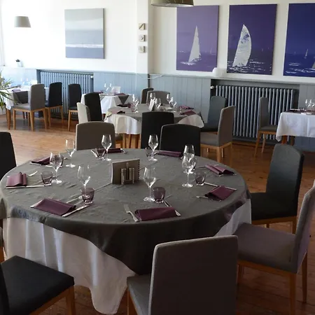 Hotel Logis Le Petit Trianon