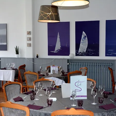 Hotel Logis Le Petit Trianon Saint-Brevin-les-Pins