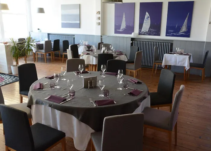 Hotel Logis Le Petit Trianon