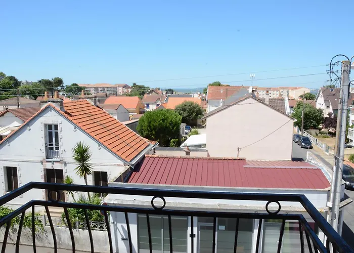 Logis Le Petit Trianon Saint-Brevin-les-Pins