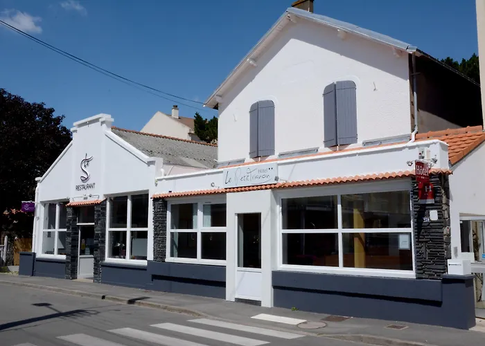Logis Le Petit Trianon Saint-Brevin-les-Pins