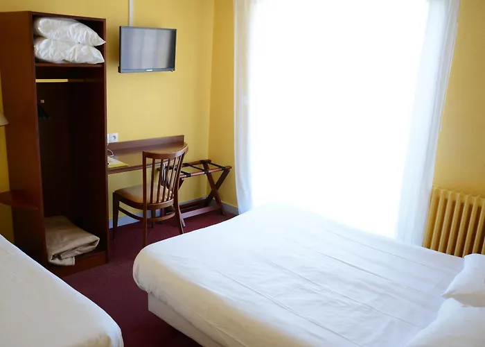 Logis Le Petit Trianon Hotel 2*