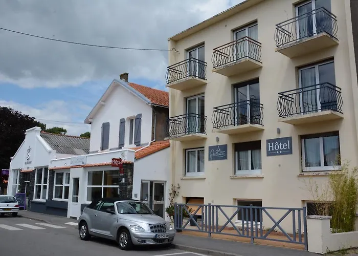 Hotel Logis Le Petit Trianon Saint-Brevin-les-Pins