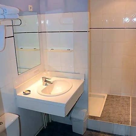 Logis Le Petit Trianon מלון 2*