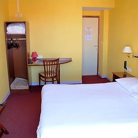 Logis Le Petit Trianon מלון 2*