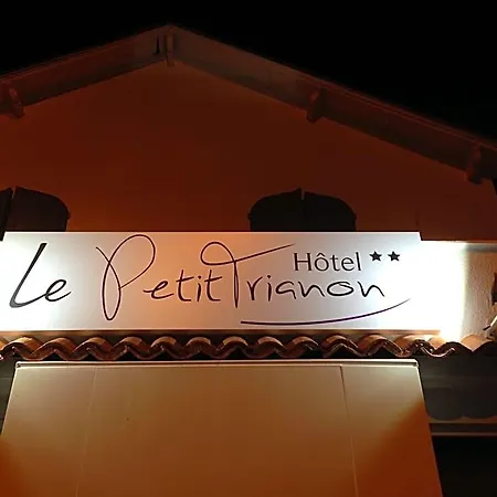 Logis Le Petit Trianon מלון 2*