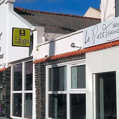 Logis Le Petit Trianon מלון 2*