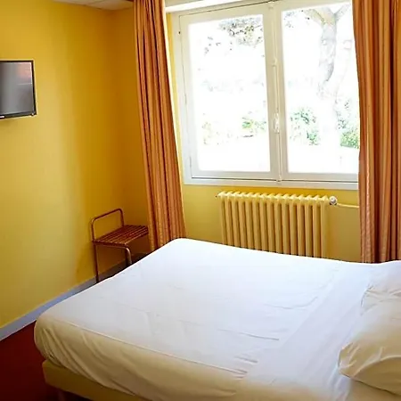 Logis Le Petit Trianon מלון 2*