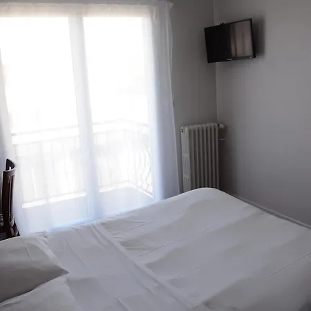 호텔 Logis Le Petit Trianon Saint-Brevin-les-Pins