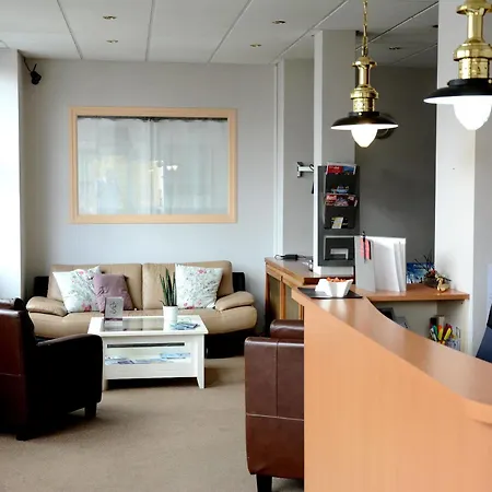 Logis Le Petit Trianon Hotell 2*
