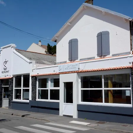 Hotel Logis Le Petit Trianon Saint-Brévin-les-Pins