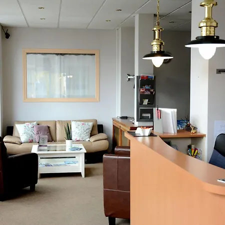 Logis Le Petit Trianon Hotell 2*