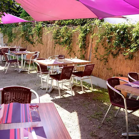 Hotell Logis Le Petit Trianon