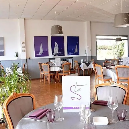 Hotell Logis Le Petit Trianon