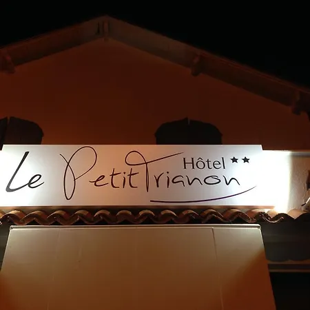 Logis Le Petit Trianon 호텔