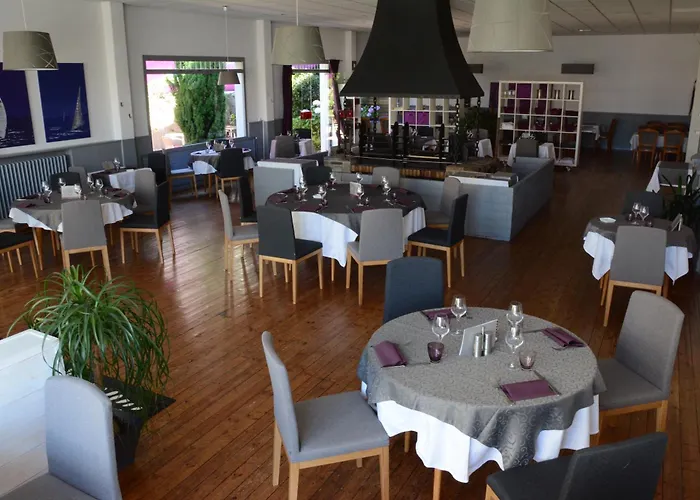 Hotel Logis Le Petit Trianon