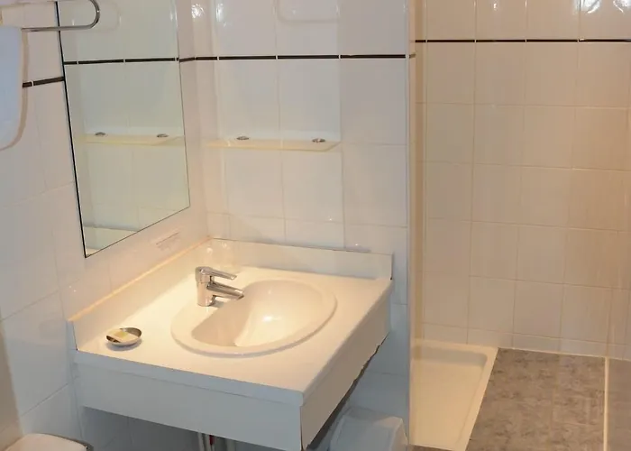 Hotel Logis Le Petit Trianon