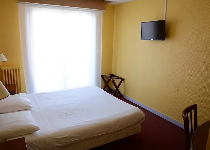 Logis Le Petit Trianon Hotel 2*