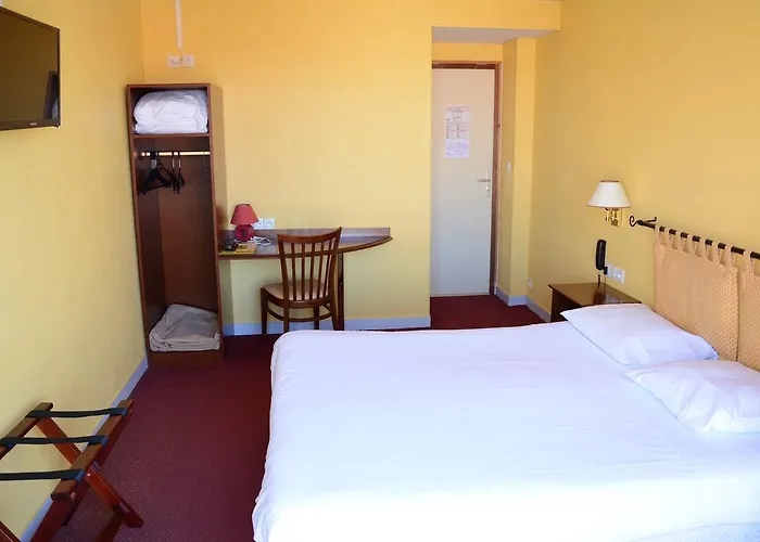 Hotel Logis Le Petit Trianon