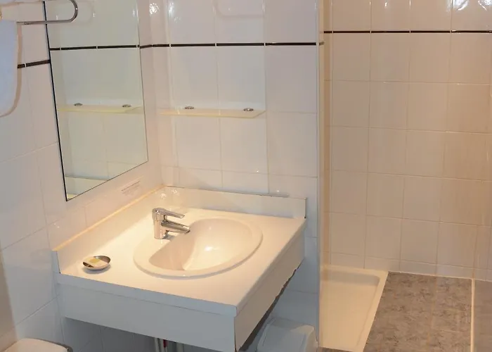 Hotel Logis Le Petit Trianon Saint-Brévin-les-Pins