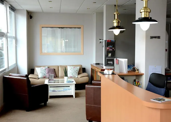 Logis Le Petit Trianon Hotel 2*