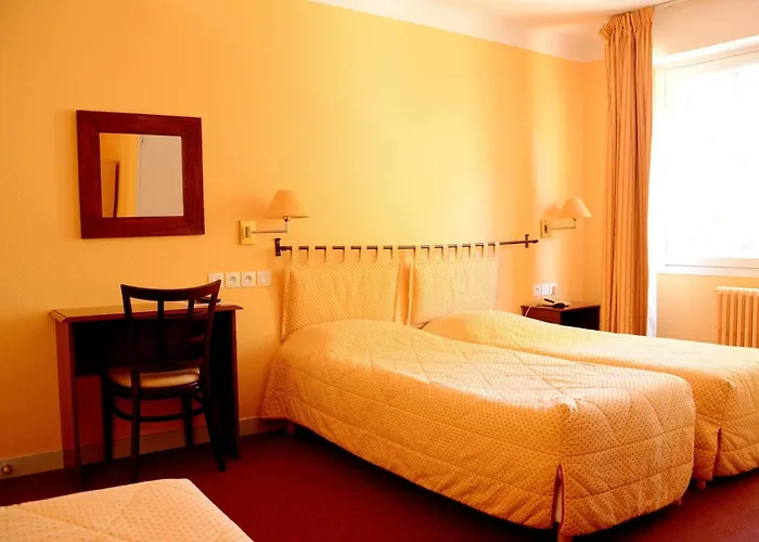 Logis Le Petit Trianon 2*