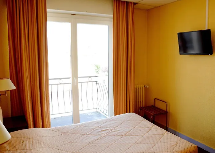 Hotel Logis Le Petit Trianon Saint-Brévin-les-Pins