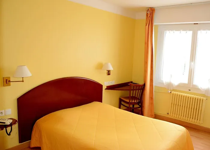 Logis Le Petit Trianon Hotel