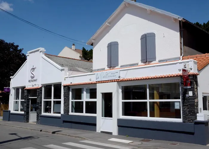 Hotel Logis Le Petit Trianon Saint-Brévin-les-Pins