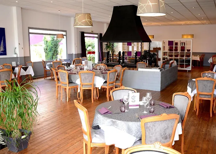 Hotel Logis Le Petit Trianon Saint-Brévin-les-Pins