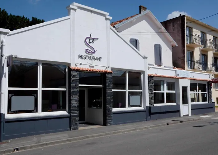 Logis Le Petit Trianon 2*